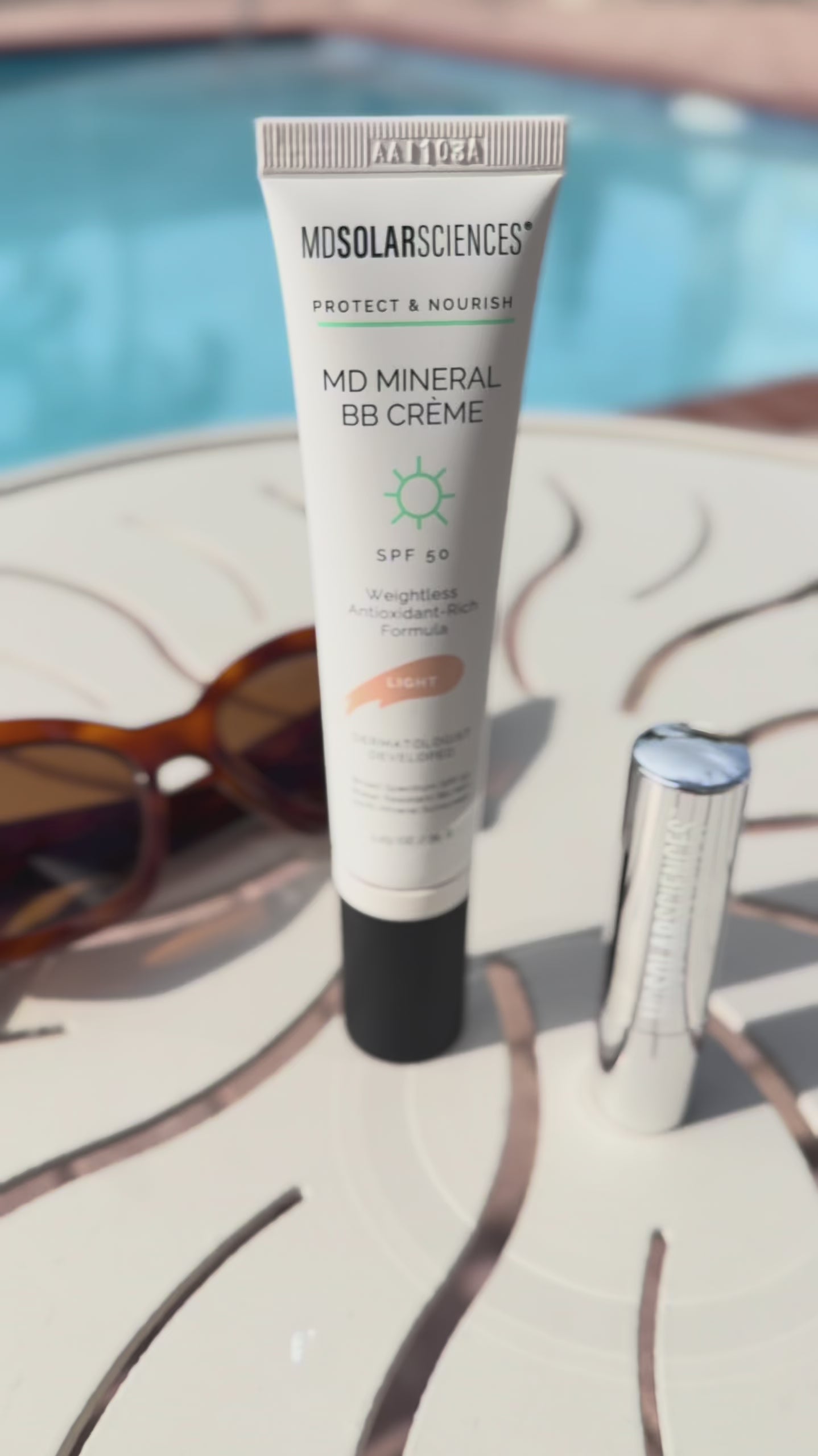 Load video: MD Mineral BB Crème SPF 50