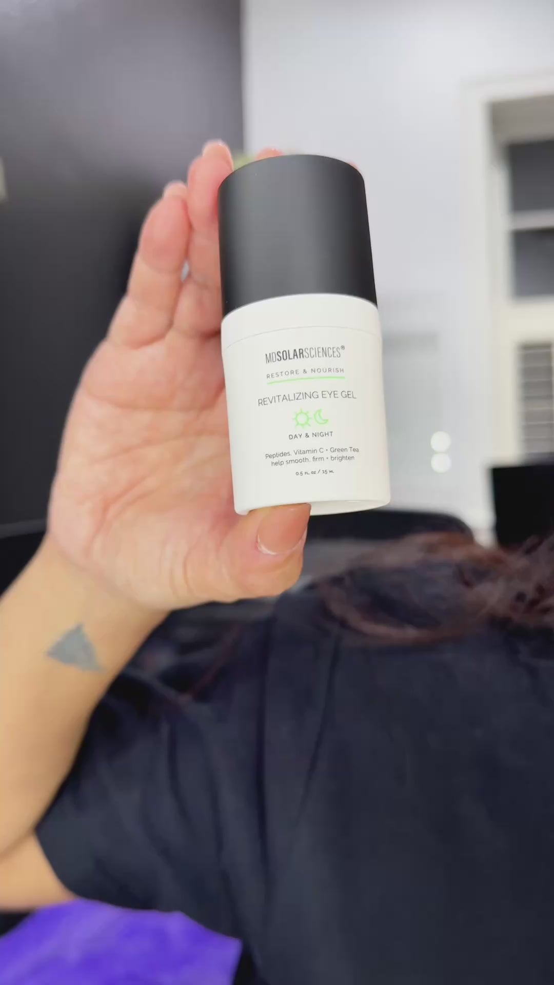 Load video: Revitalizing Eye Gel