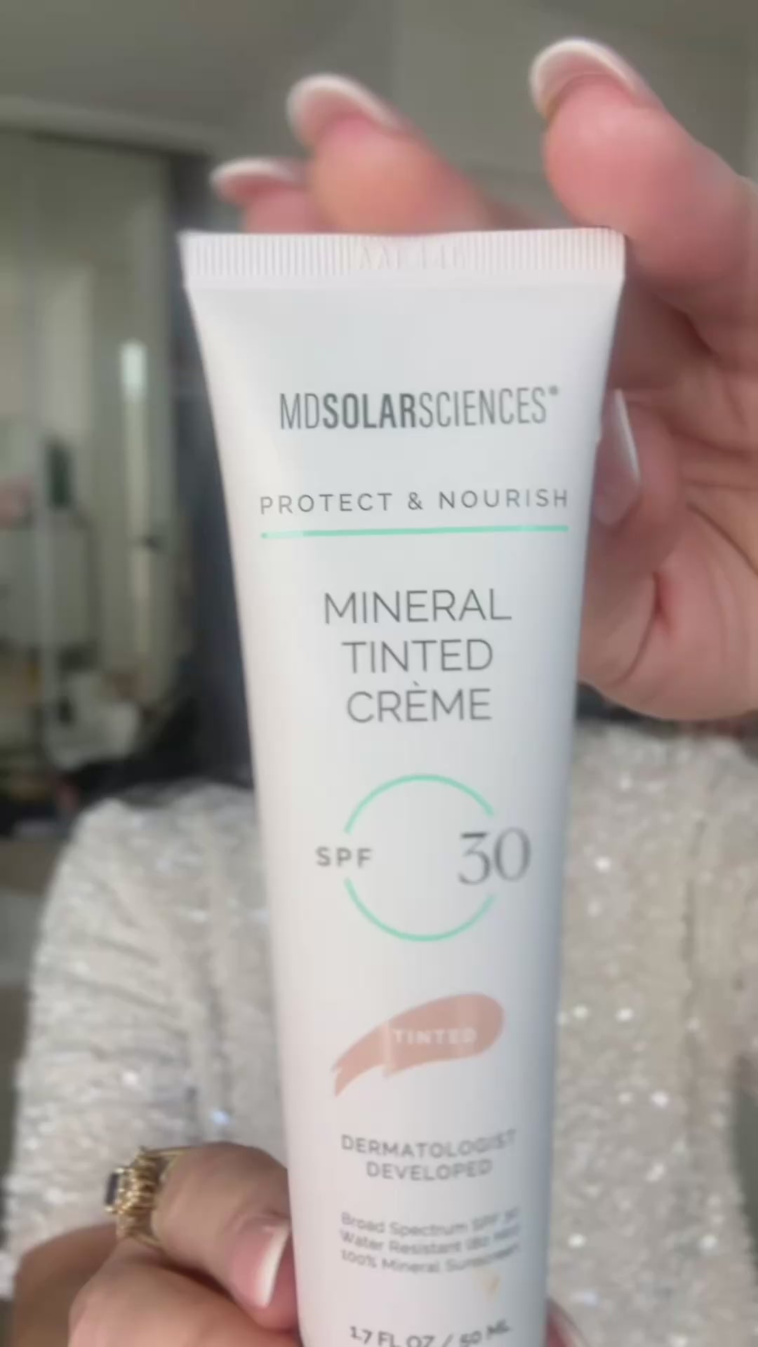 Load video: Mineral Tinted Crème SPF 30
